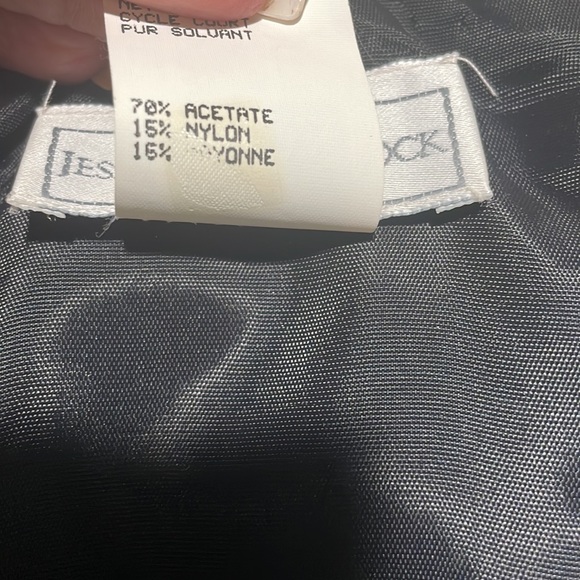 Jessica McClintock vintage dress in black velvet & lace w/ pearls on sleeves. - Picture 10 of 10